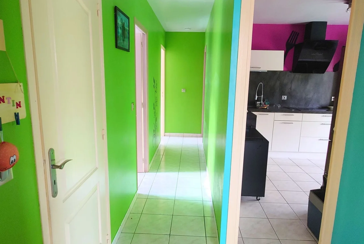 Maison de plain-pied à vendre à Villefranche-de-Rouergue, 94 m² avec terrasse et garage 