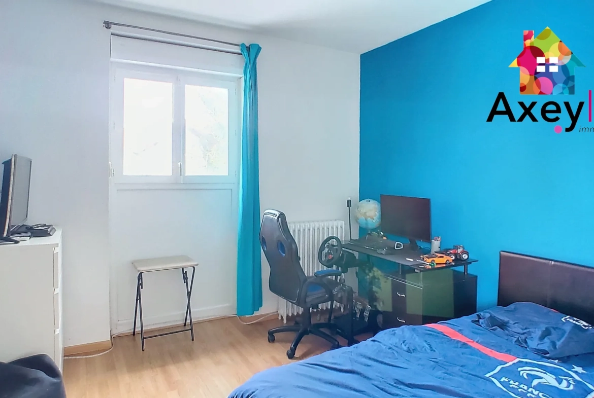 Maison ancienne rénovée avec terrain à Riorges, 4 chambres, grande terrasse, proximité commodités 