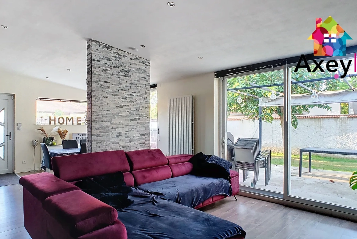 Maison ancienne rénovée avec terrain à Riorges, 4 chambres, grande terrasse, proximité commodités 