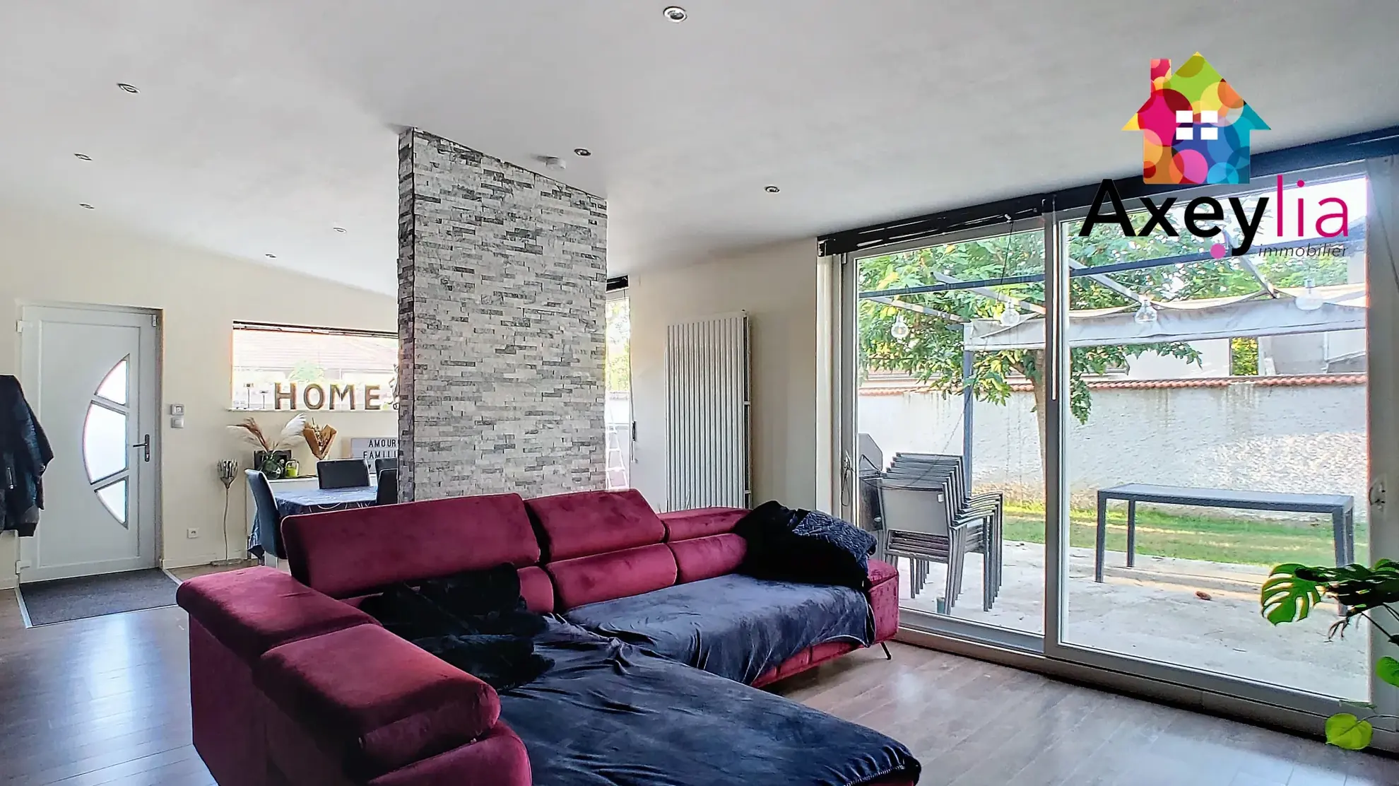Maison ancienne rénovée avec terrain à Riorges, 4 chambres, grande terrasse, proximité commodités 