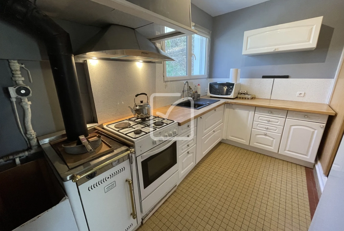 Vente d'un ensemble de deux maisons à Chenailler Mascheix - Belle Vue et Rénovation Récentes 