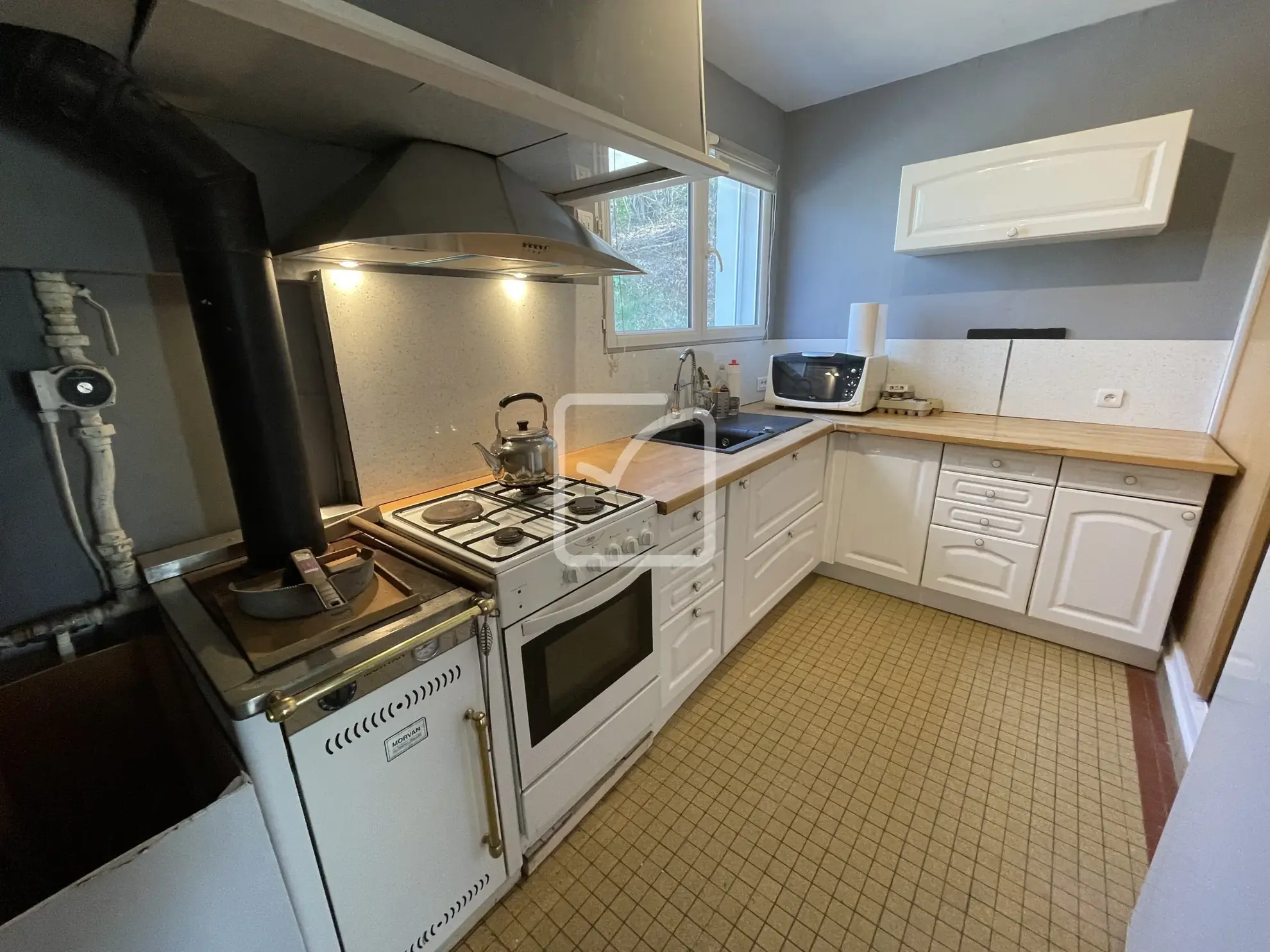 Vente d'un ensemble de deux maisons à Chenailler Mascheix - Belle Vue et Rénovation Récentes 
