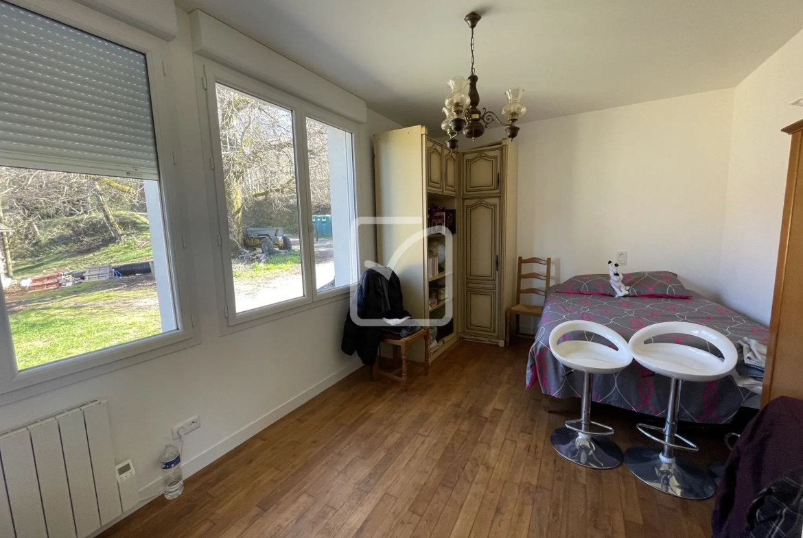 Vente d'un ensemble de deux maisons à Chenailler Mascheix - Belle Vue et Rénovation Récentes 