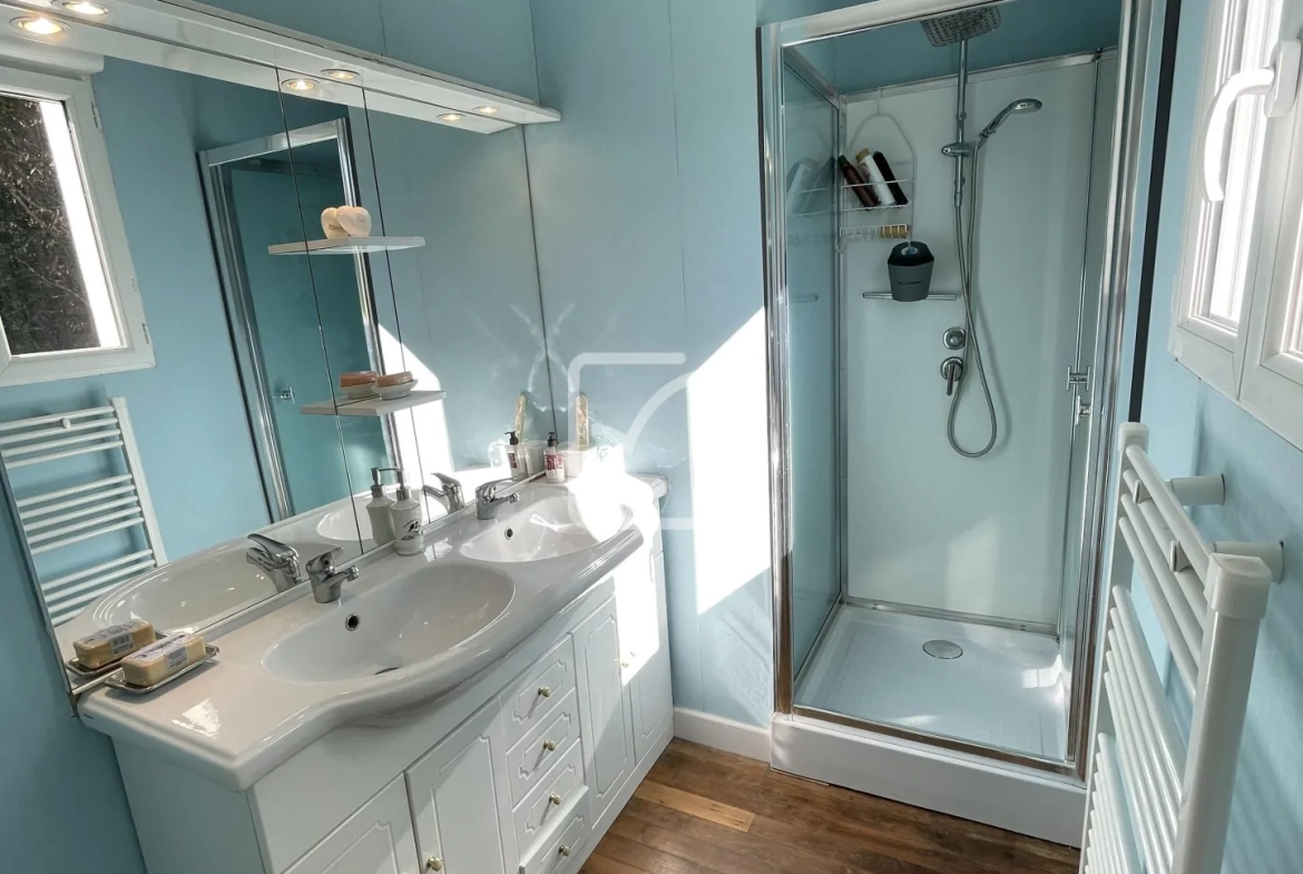 Vente d'un ensemble de deux maisons à Chenailler Mascheix - Belle Vue et Rénovation Récentes 