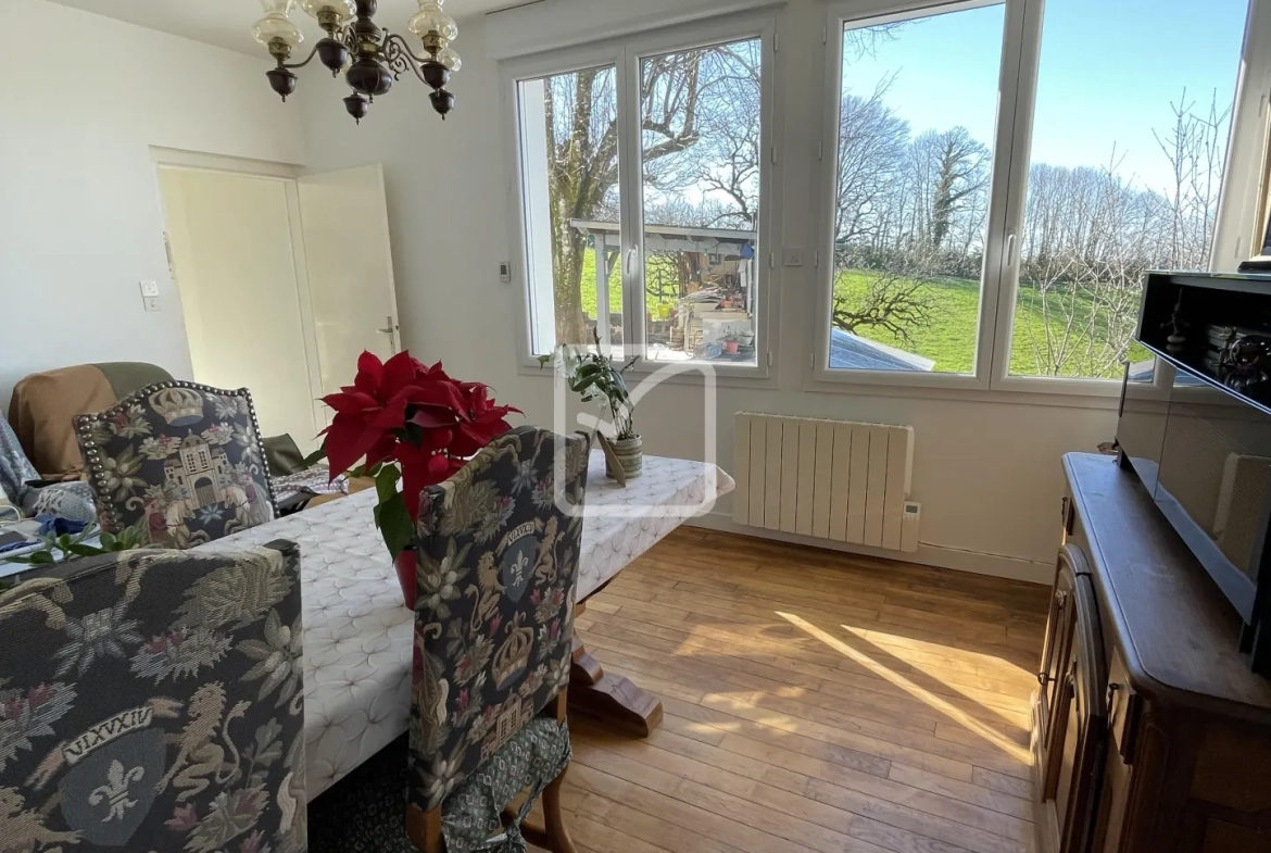 Vente d'un ensemble de deux maisons à Chenailler Mascheix - Belle Vue et Rénovation Récentes 
