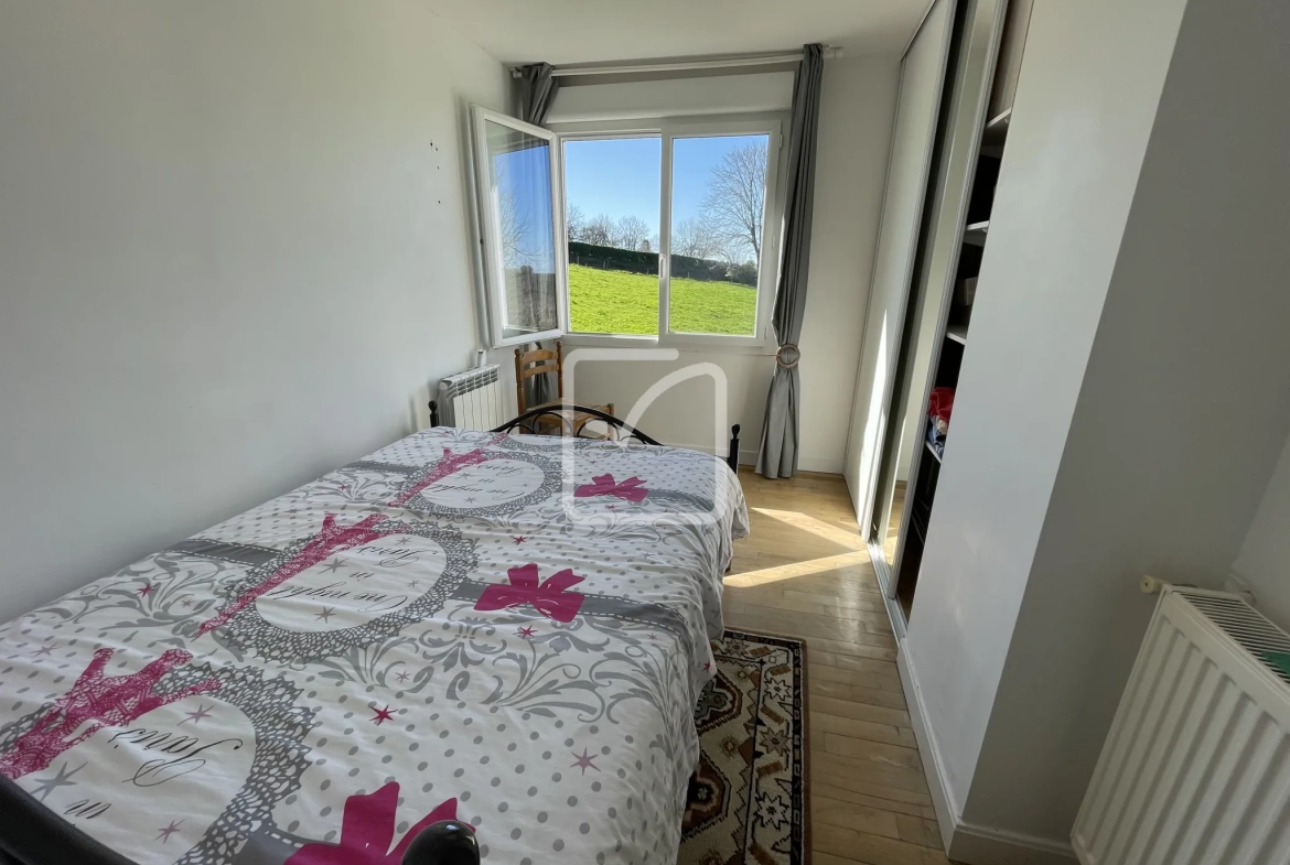 Vente d'un ensemble de deux maisons à Chenailler Mascheix - Belle Vue et Rénovation Récentes 