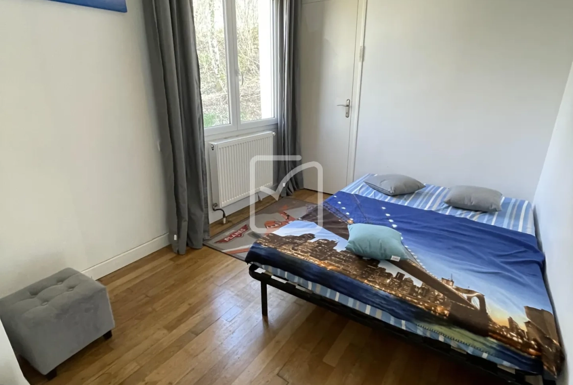 Vente d'un ensemble de deux maisons à Chenailler Mascheix - Belle Vue et Rénovation Récentes 