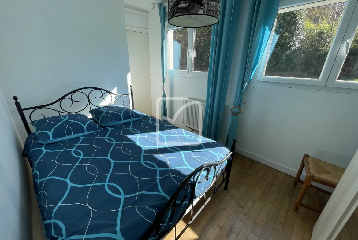 Vente d'un ensemble de deux maisons à Chenailler Mascheix - Belle Vue et Rénovation Récentes 