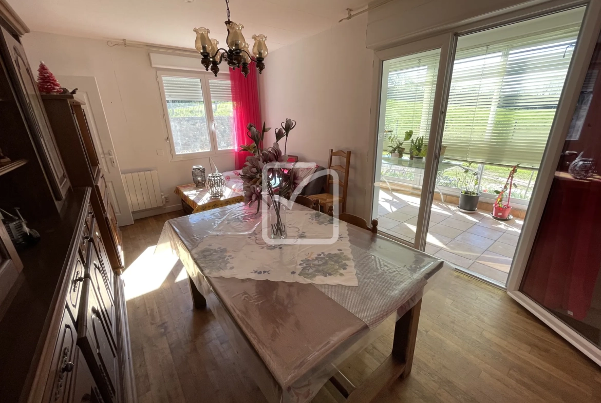 Vente d'un ensemble de deux maisons à Chenailler Mascheix - Belle Vue et Rénovation Récentes 