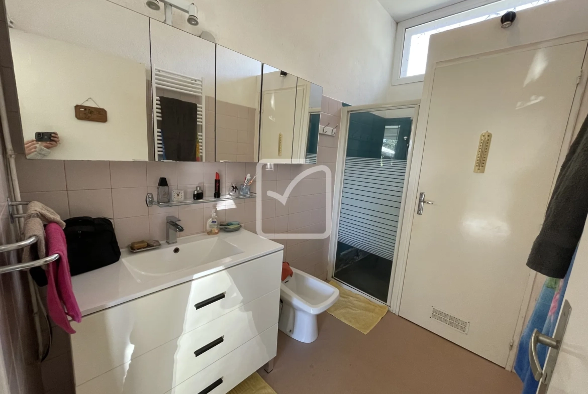 Vente d'un ensemble de deux maisons à Chenailler Mascheix - Belle Vue et Rénovation Récentes 