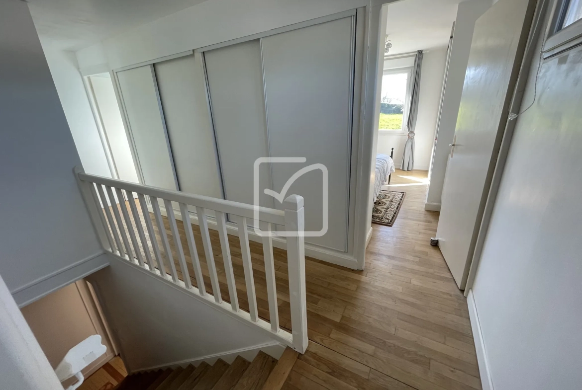 Vente d'un ensemble de deux maisons à Chenailler Mascheix - Belle Vue et Rénovation Récentes 