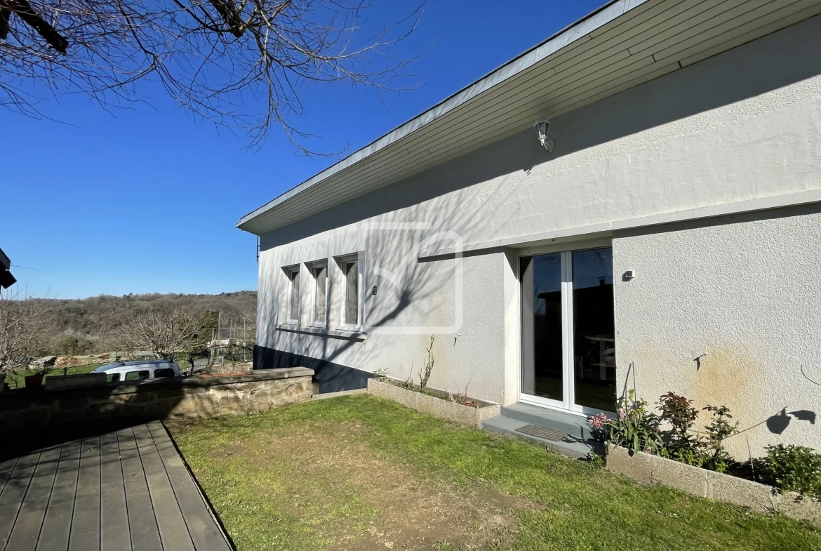 Vente d'un ensemble de deux maisons à Chenailler Mascheix - Belle Vue et Rénovation Récentes 