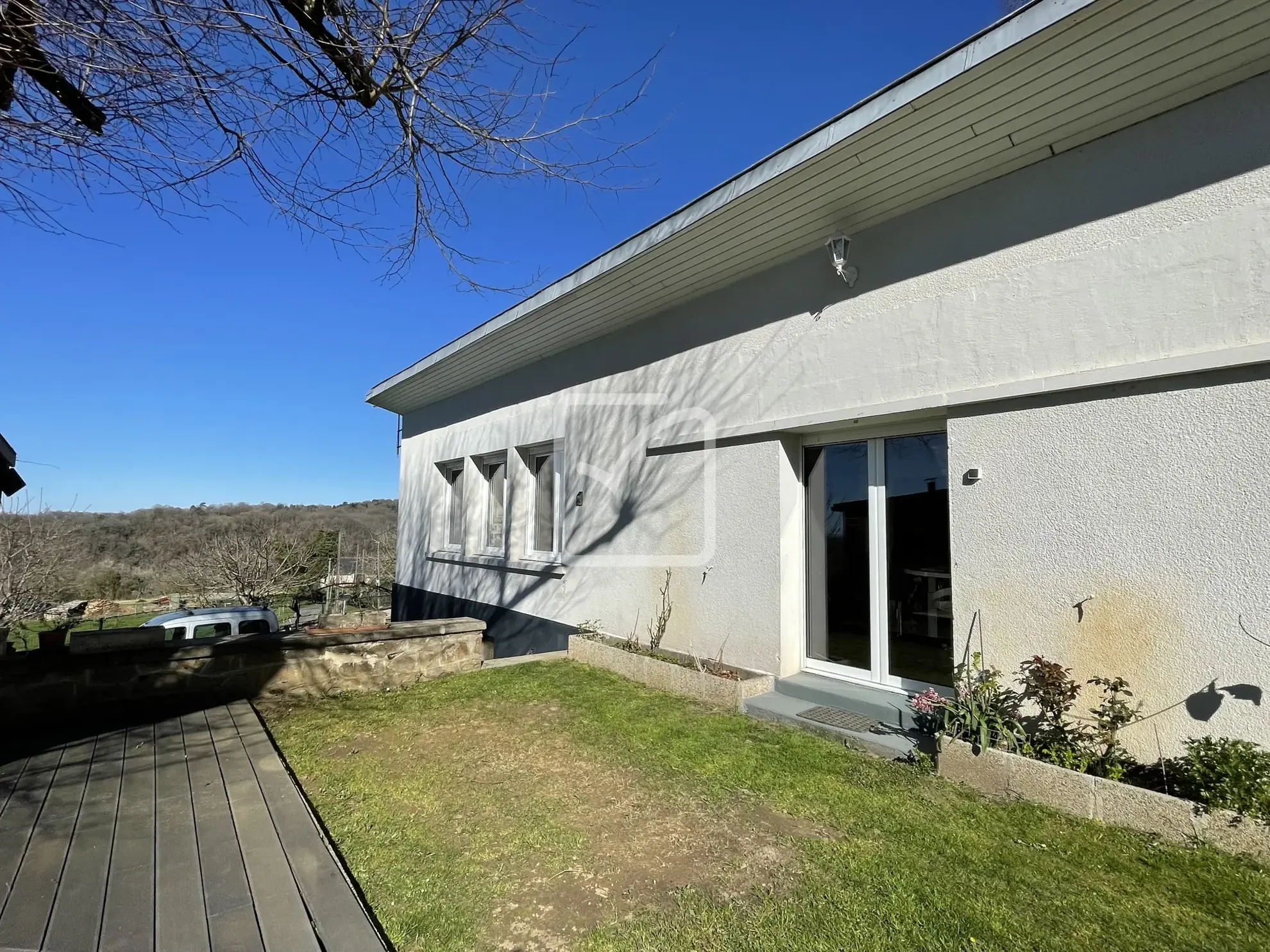 Vente d'un ensemble de deux maisons à Chenailler Mascheix - Belle Vue et Rénovation Récentes 