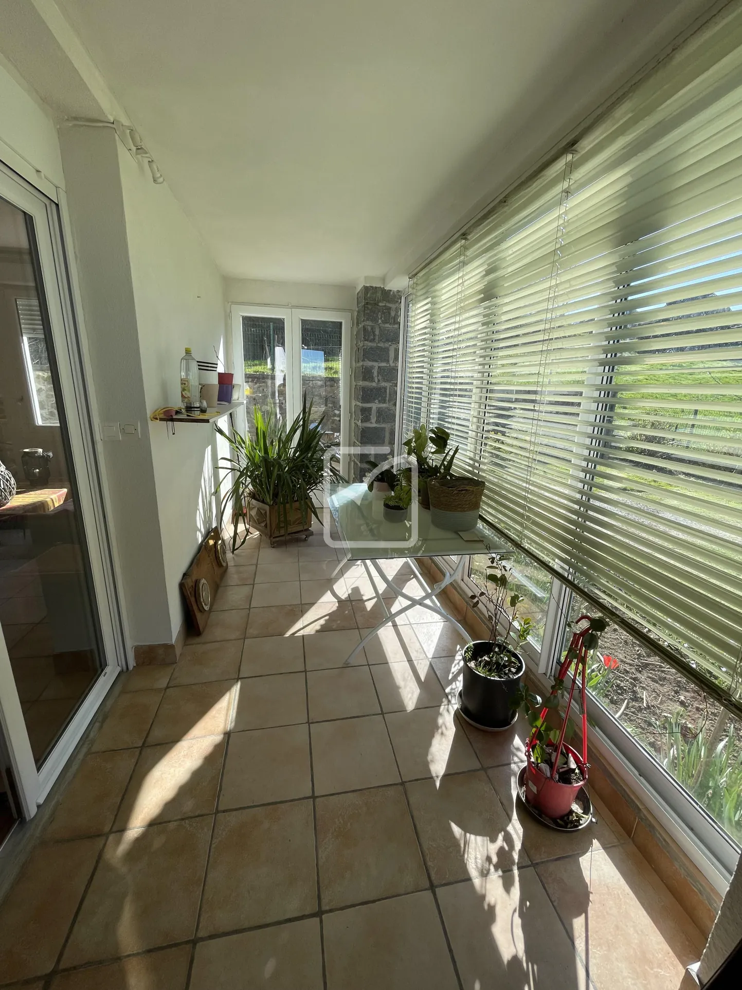 Vente d'un ensemble de deux maisons à Chenailler Mascheix - Belle Vue et Rénovation Récentes 