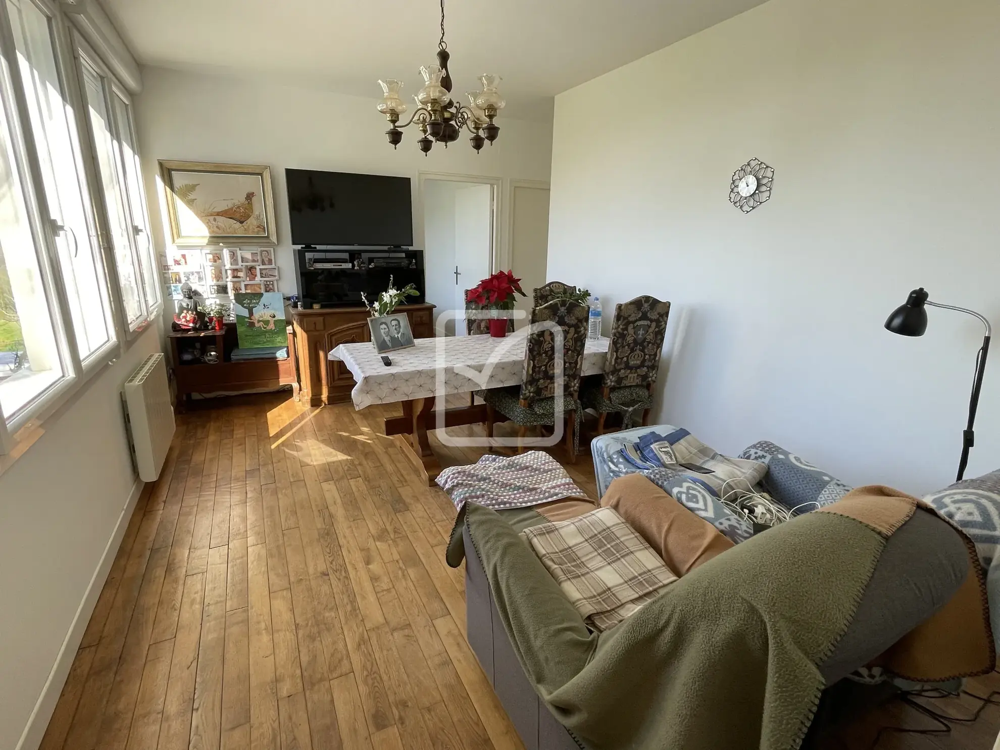 Vente d'un ensemble de deux maisons à Chenailler Mascheix - Belle Vue et Rénovation Récentes 