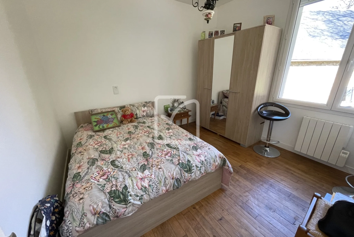 Vente d'un ensemble de deux maisons à Chenailler Mascheix - Belle Vue et Rénovation Récentes 