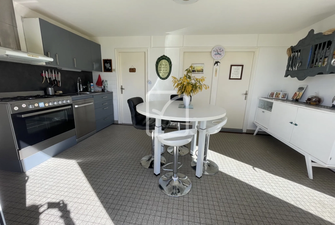 Vente d'un ensemble de deux maisons à Chenailler Mascheix - Belle Vue et Rénovation Récentes 