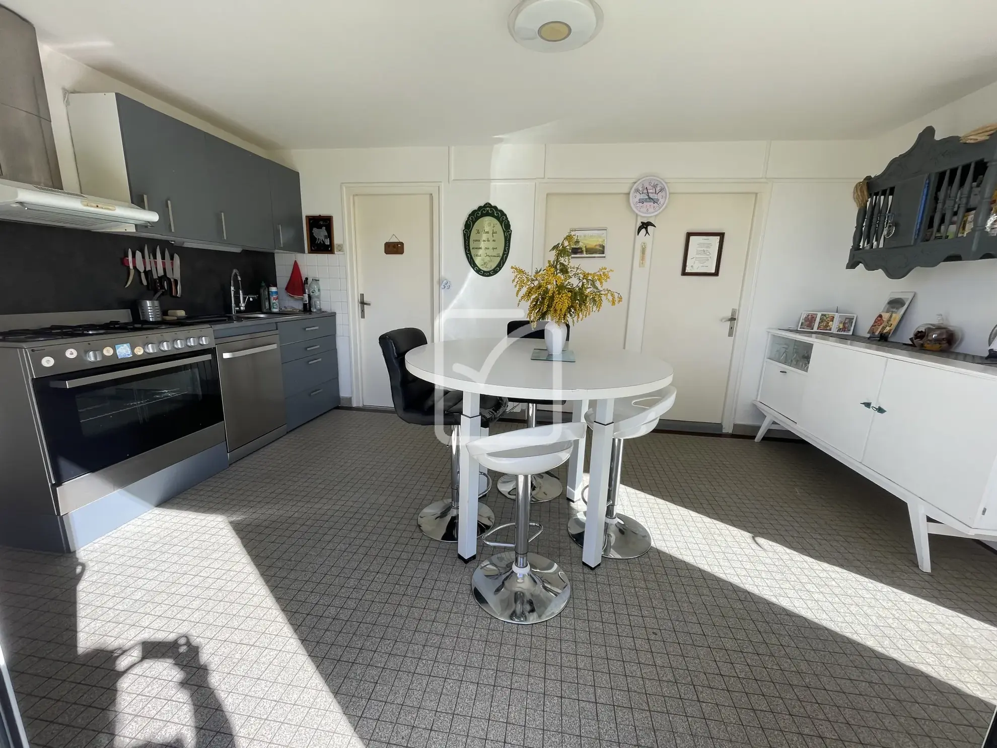 Vente d'un ensemble de deux maisons à Chenailler Mascheix - Belle Vue et Rénovation Récentes 