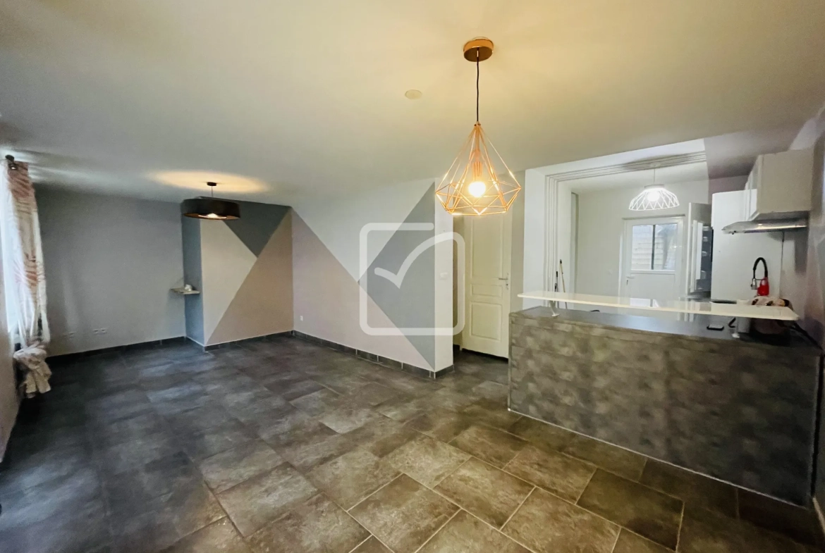 Maison mitoyenne à Hautmont de 62 m² en vente, proche commodités 