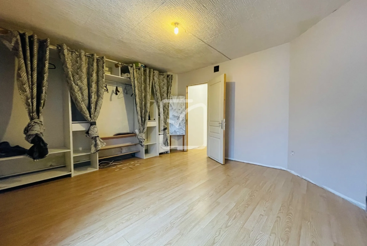 Maison mitoyenne à Hautmont de 62 m² en vente, proche commodités 