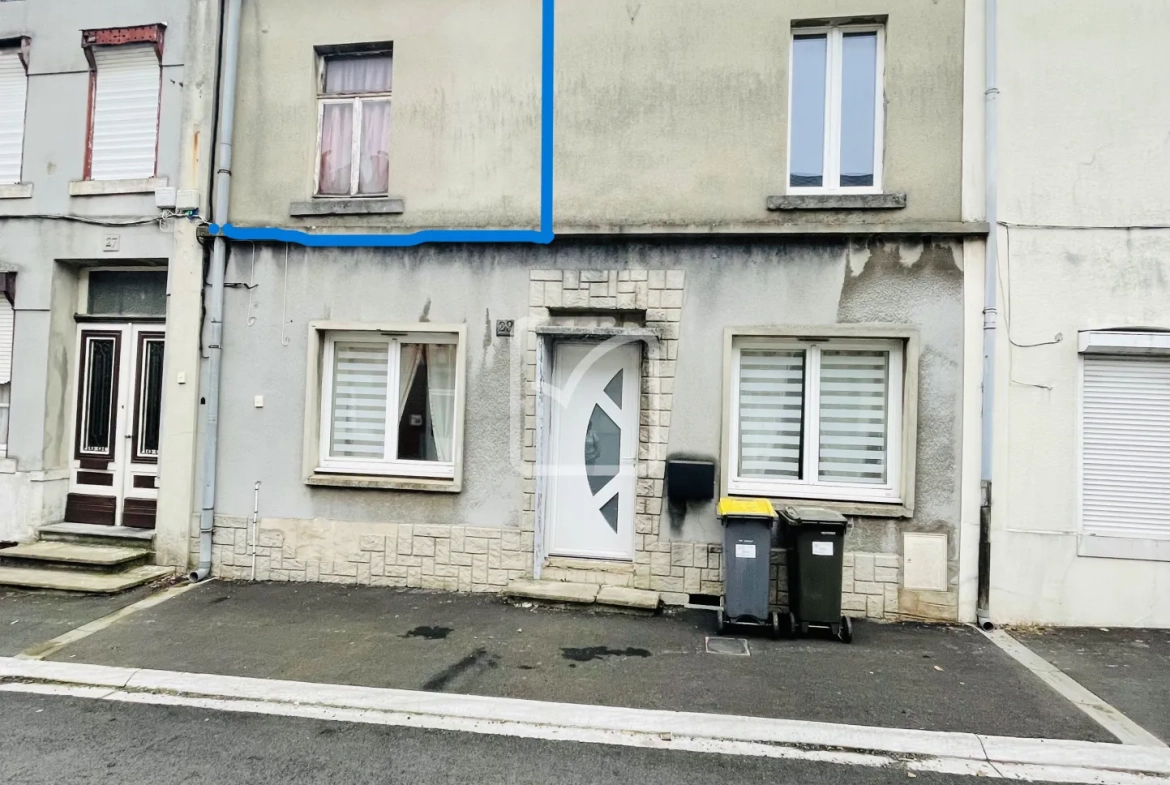 Maison mitoyenne à Hautmont de 62 m² en vente, proche commodités 