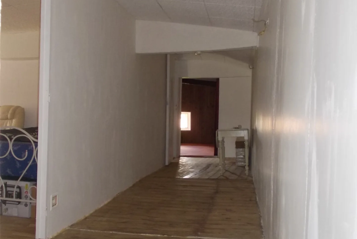 Maison de village rénovée avec garage à Matha - 117 m² 