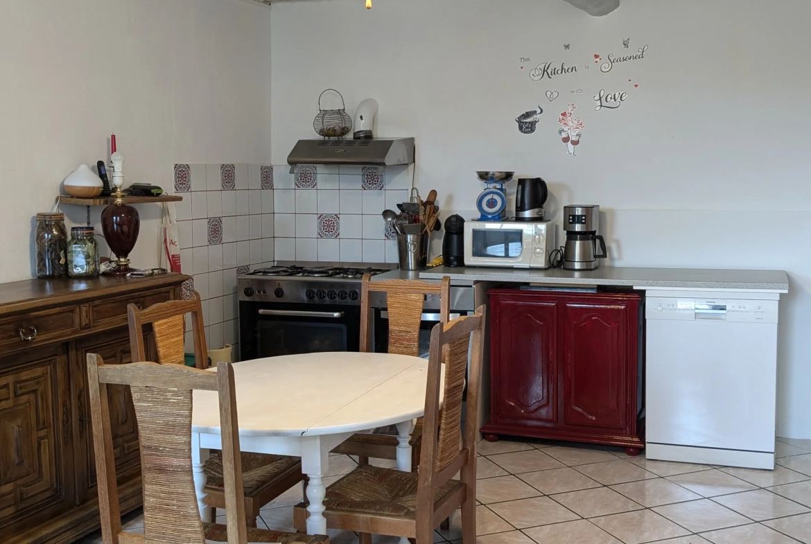 Maison de village rénovée avec garage à Matha - 117 m² 