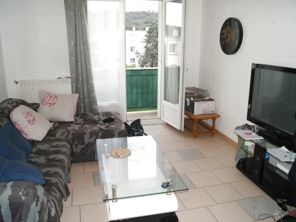 Appartement T3 avec balcon, cave et parkings à Bourgoin-Jallieu La Grive