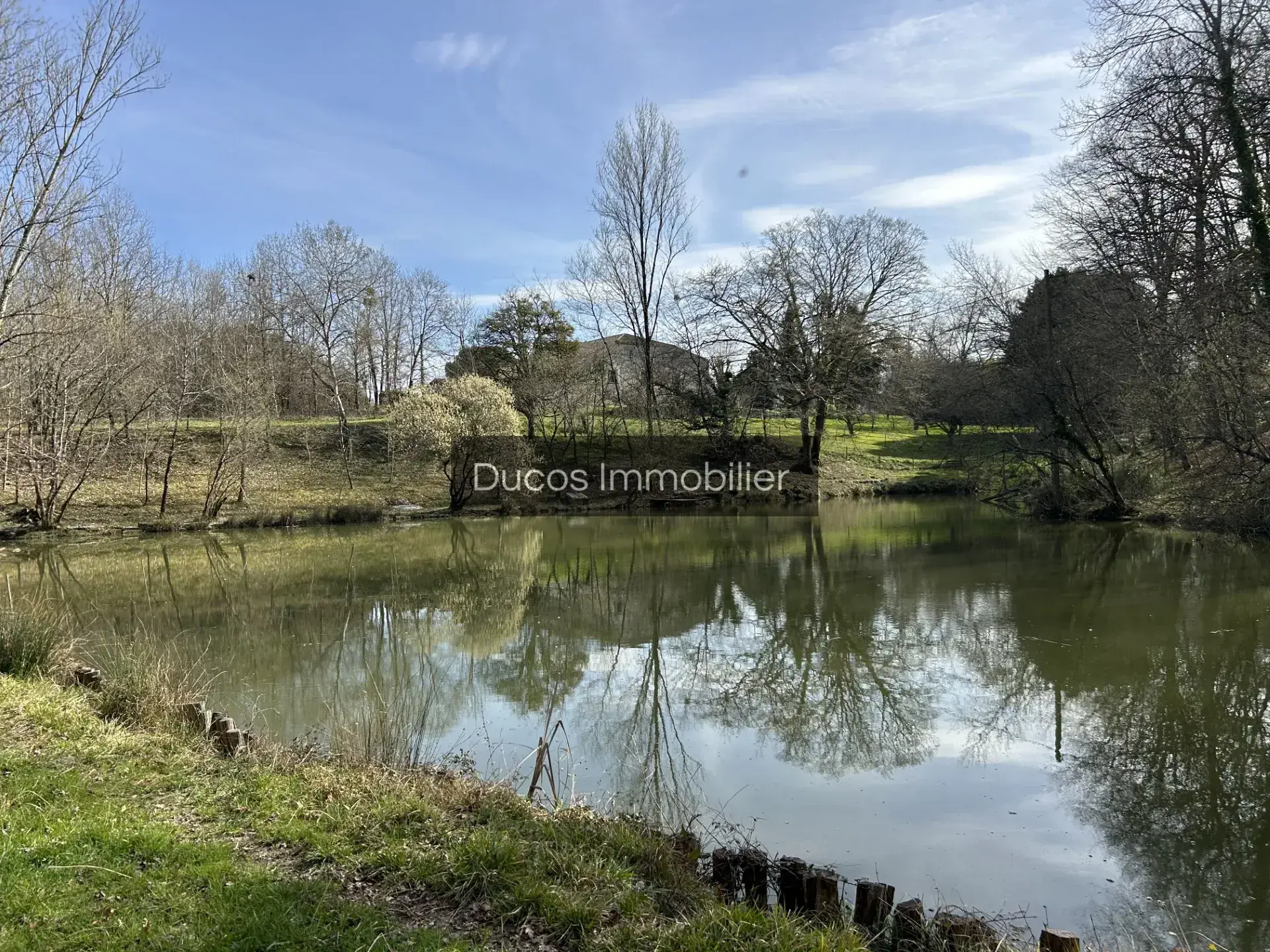 Très beau terrain avec lac privé à vendre près de Marmande, 8000 m² 