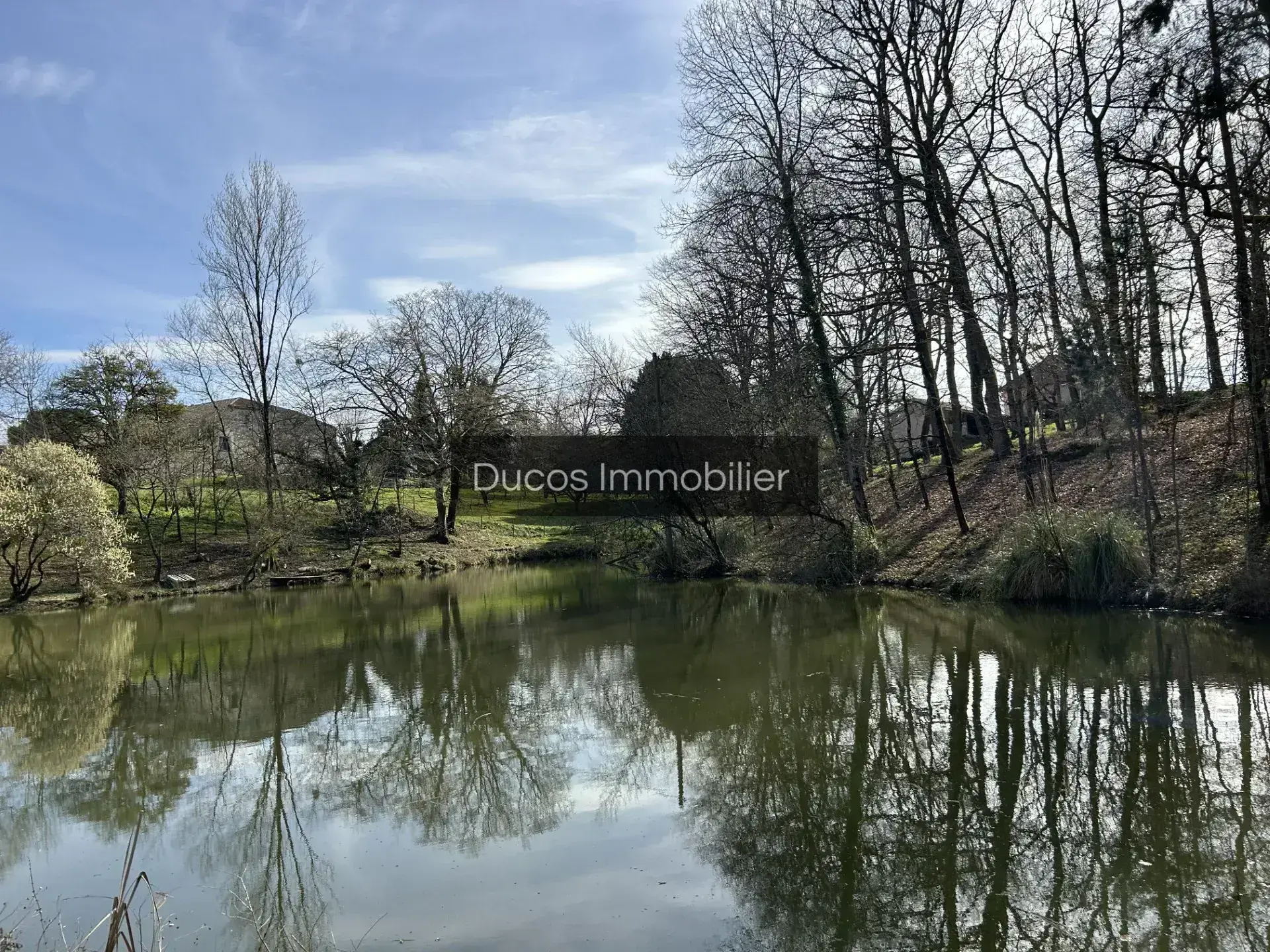Très beau terrain avec lac privé à vendre près de Marmande, 8000 m² 