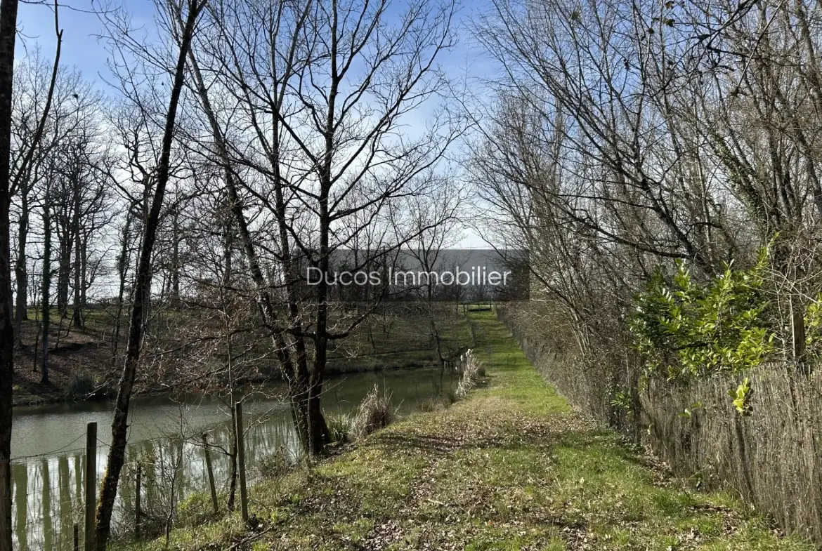 Très beau terrain avec lac privé à vendre près de Marmande, 8000 m² 