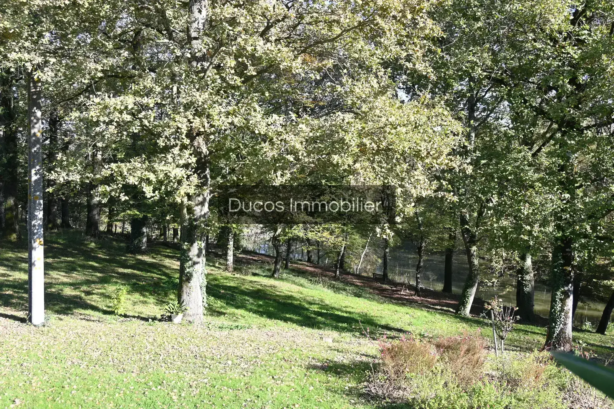 Très beau terrain avec lac privé à vendre près de Marmande, 8000 m² 
