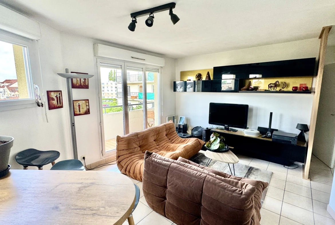 Appartement 3 pièces lumineux avec balcon, parking et cave à Poissy 