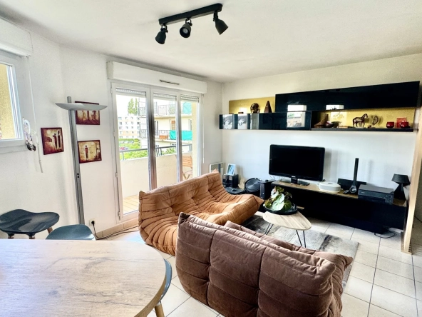 Appartement 3 pièces lumineux avec balcon, parking et cave à Poissy 