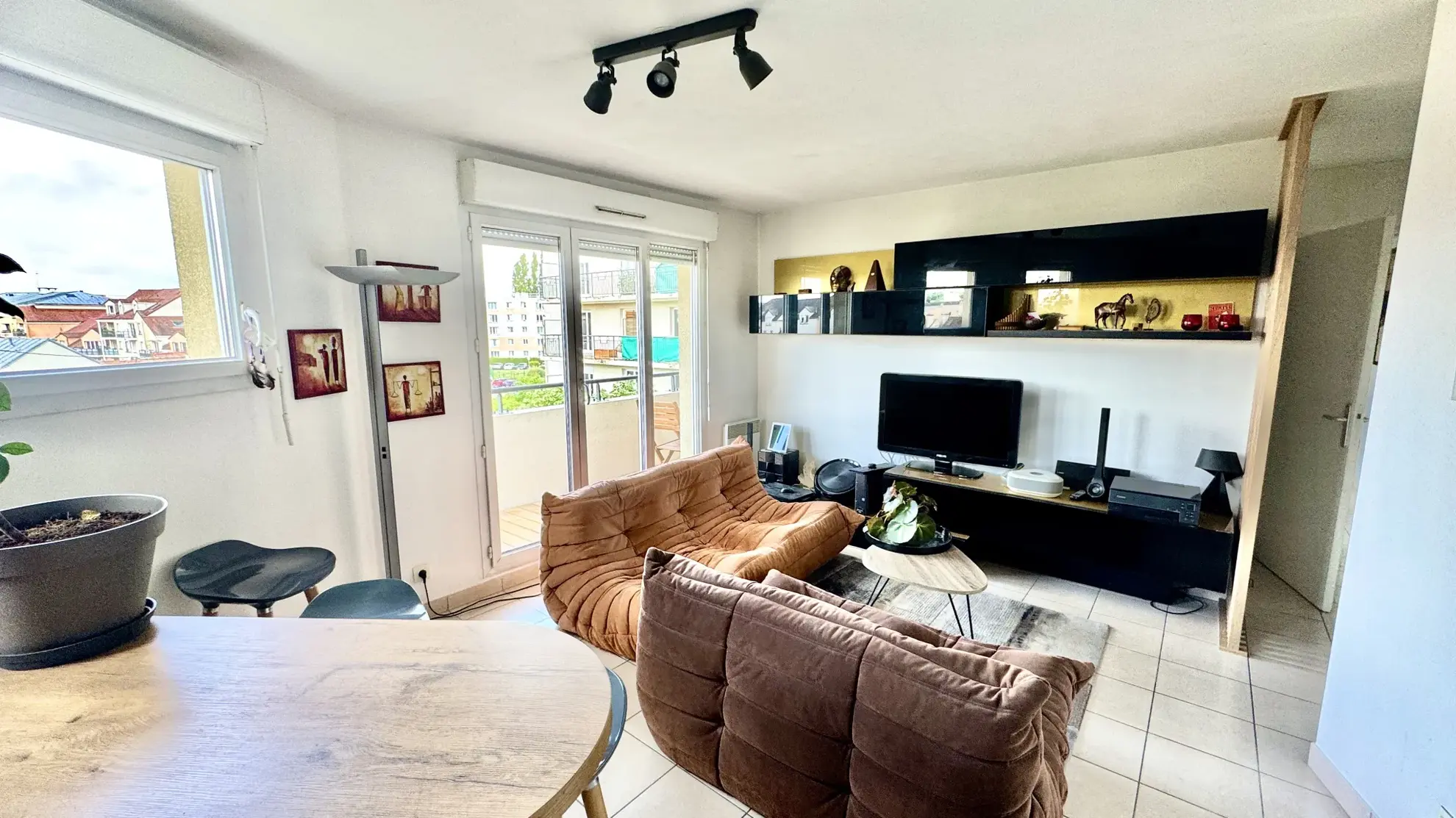Appartement 3 pièces lumineux avec balcon, parking et cave à Poissy 
