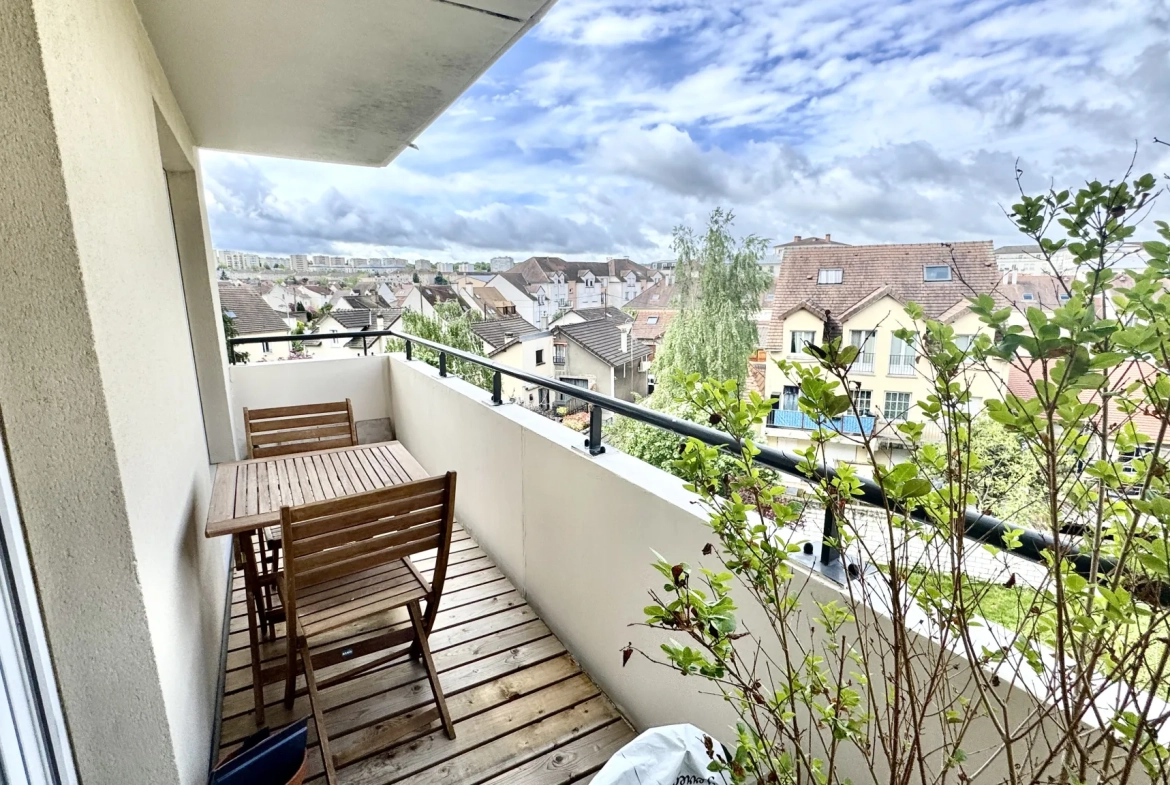Appartement 3 pièces lumineux avec balcon, parking et cave à Poissy 