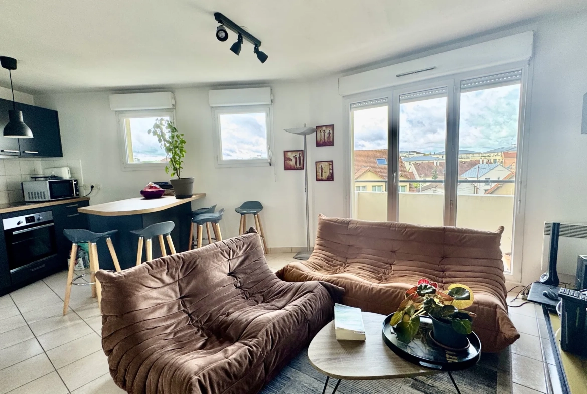 Appartement 3 pièces lumineux avec balcon, parking et cave à Poissy 