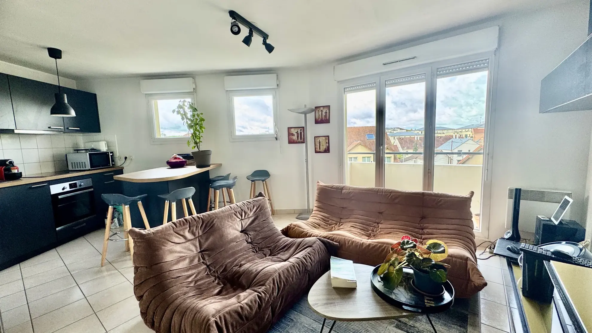 Appartement 3 pièces lumineux avec balcon, parking et cave à Poissy 
