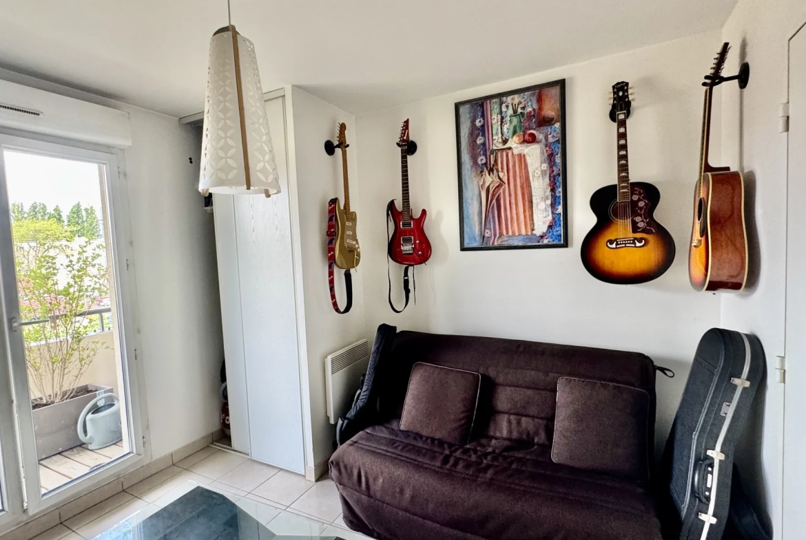 Appartement 3 pièces lumineux avec balcon, parking et cave à Poissy 