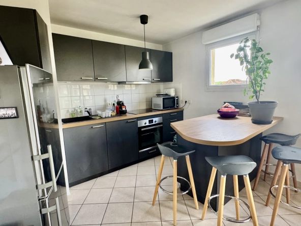 Appartement 3 pièces lumineux avec balcon, parking et cave à Poissy 