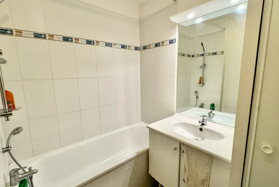 Appartement 3 pièces lumineux avec balcon, parking et cave à Poissy 