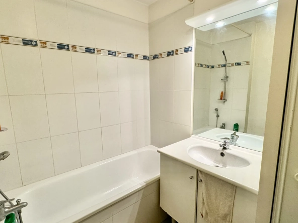 Appartement 3 pièces lumineux avec balcon, parking et cave à Poissy 