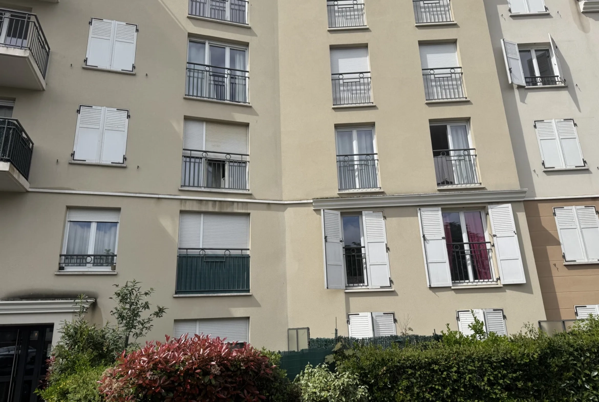 Appartement 3 pièces lumineux avec balcon, parking et cave à Poissy 