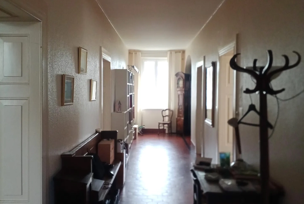 Maison de maître à Morhange avec terrain, ancien prison rénovée, 300 m² 