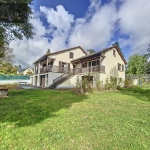Maison familiale spacieuse avec 5 chambres, garages et grand terrain à Cassagnes Begonhes