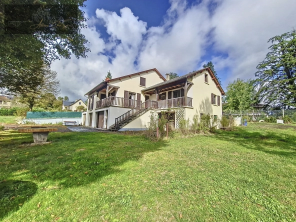 Maison familiale spacieuse avec 5 chambres, garages et grand terrain à Cassagnes Begonhes