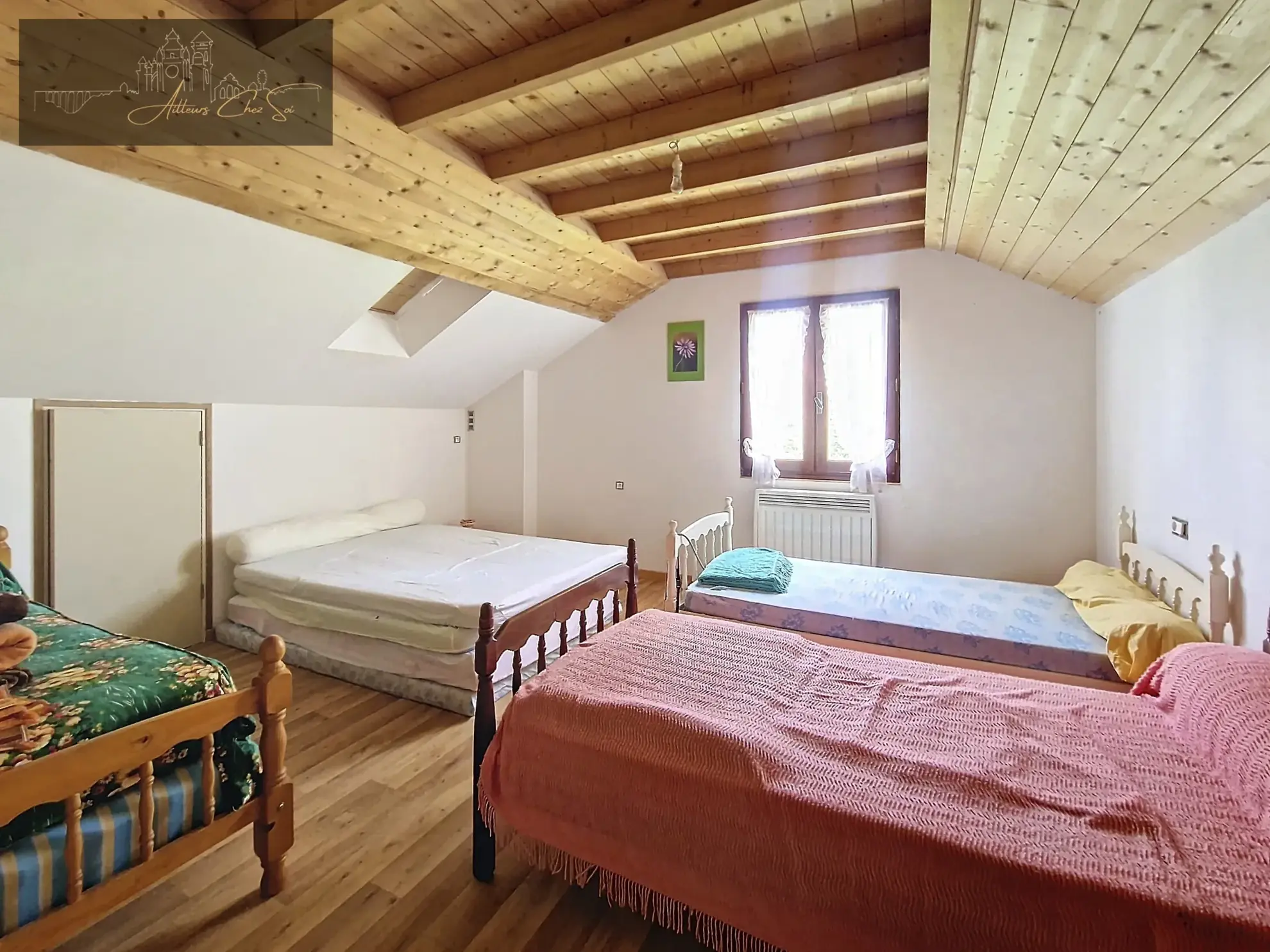 Maison familiale spacieuse avec 5 chambres, garages et grand terrain à Cassagnes Begonhes 