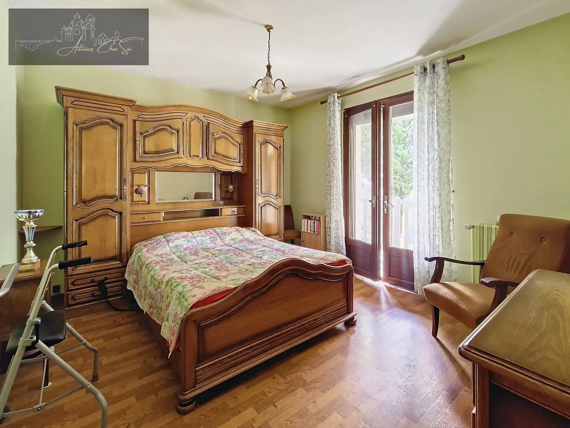 Maison familiale spacieuse avec 5 chambres, garages et grand terrain à Cassagnes Begonhes 