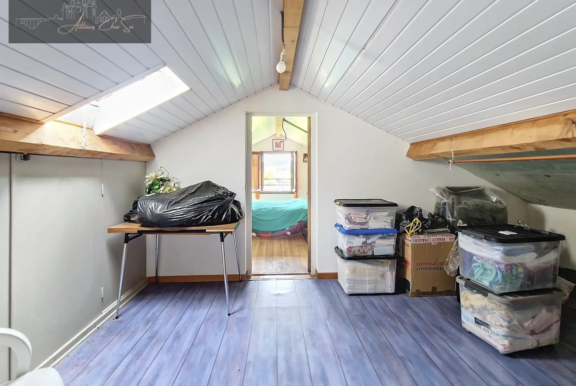 Maison familiale spacieuse avec 5 chambres, garages et grand terrain à Cassagnes Begonhes 