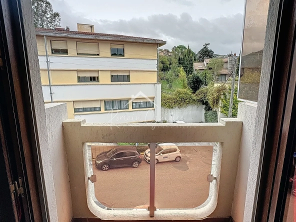 Appartement F2 de 38 m² avec terrasse à Saint-Affrique, idéale résidence ou investissement 